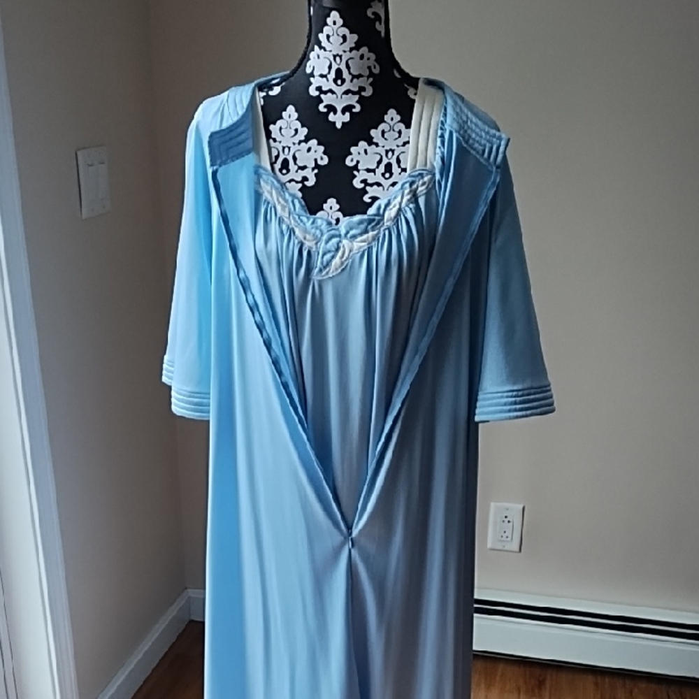 Vanity Fair Vintage Nightgown And Robe Set